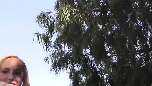 Büyük horoz yalama sıcak minyon sarışın ücretli nakit tarafından yabancı için