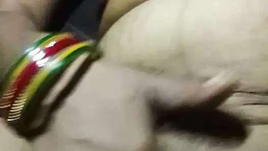 Ateşli kaltak karım Hintçe çıplak şov yapıyor