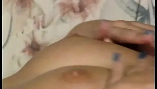 Esmer tatlı kız oyuncu seçmelerinde amcığını genişletiyor