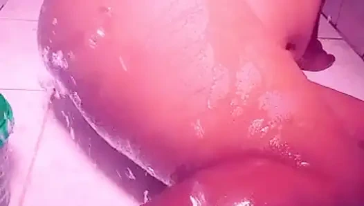 Banyo yapmak, yerde dans hareketleri yaparken yaptığımdan daha iyi olmamıştı