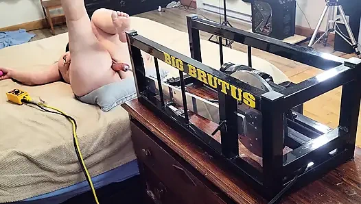 Massive fucking machine drills Chubby Mom