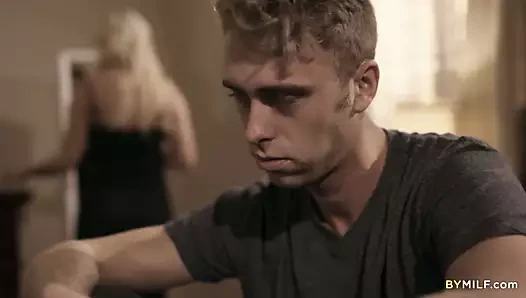 Hile karısı aldatılmış içine seks onun bilinmeyen üvey oğlu