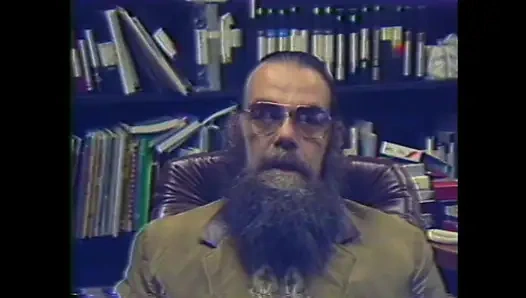 Genç sürtükler ve orta yaşlı seksi evli kadınlar büyük klasik yaraklarla sikiliyor ve ağzına boşalıyor (tam film)