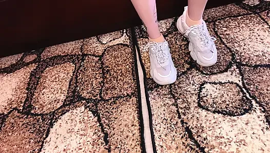 Ayaklarımı beğendin mi? O zaman onlara bak