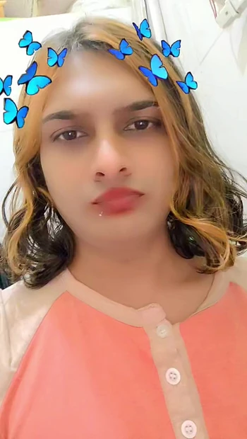 Зоя Sazadai показывает свое очень красивое тело, также великолепно выглядят