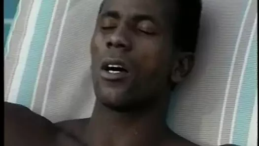 Siyah ve beyaz lezbiyenler siyah ve beyaz düz çifte karşı hepsi boşalmakla bitiyor