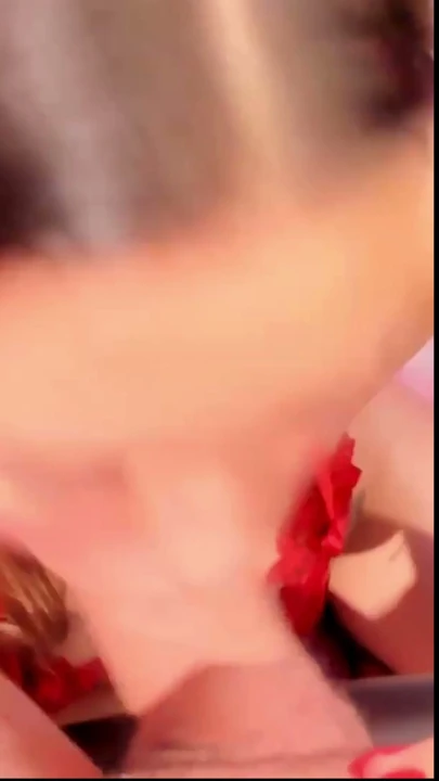 Sikini dar boğazıma hissetmek beni çılgına çeviriyor