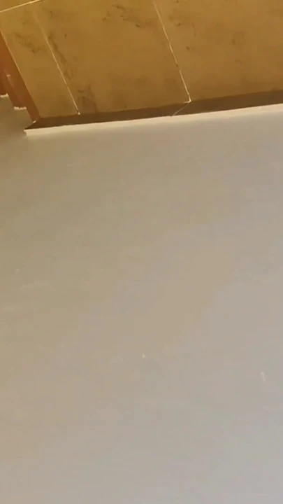 Arkadaşım beni evine davet ediyor, sonra büyük, kalın siyah yarağını ağzıma sokuyor, sonra benden binmemi istiyor... | Klip 1