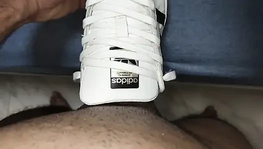 Karımın spor ayakkabılarıyla seks, Adidas Süperstar ve Nike Air Max Komutanlığı, içine boşalıyor