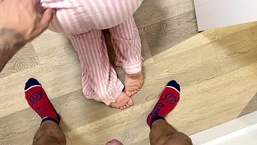 Aptal üvey anne boşaltmak için çamaşır makinesine sıkıştı