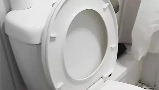 Üvey anne banyoda üvey oğlu tarafından çıplak yakalandı