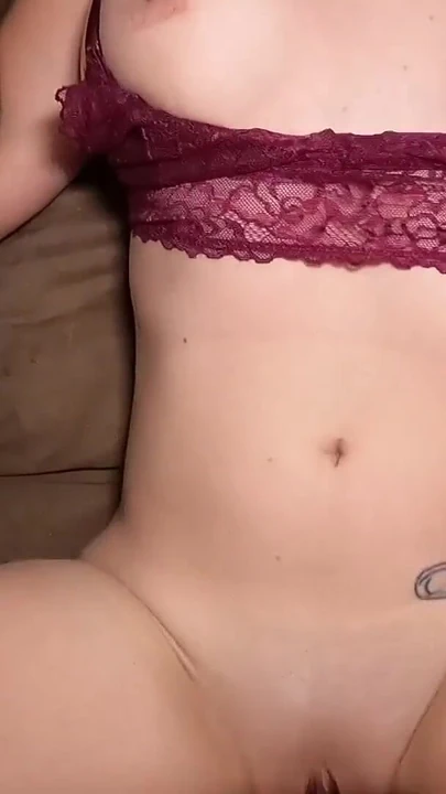 Падающий по челюсти момент из "Мачеха проигрывает пари - Jane Cane, Shiny Cock films"