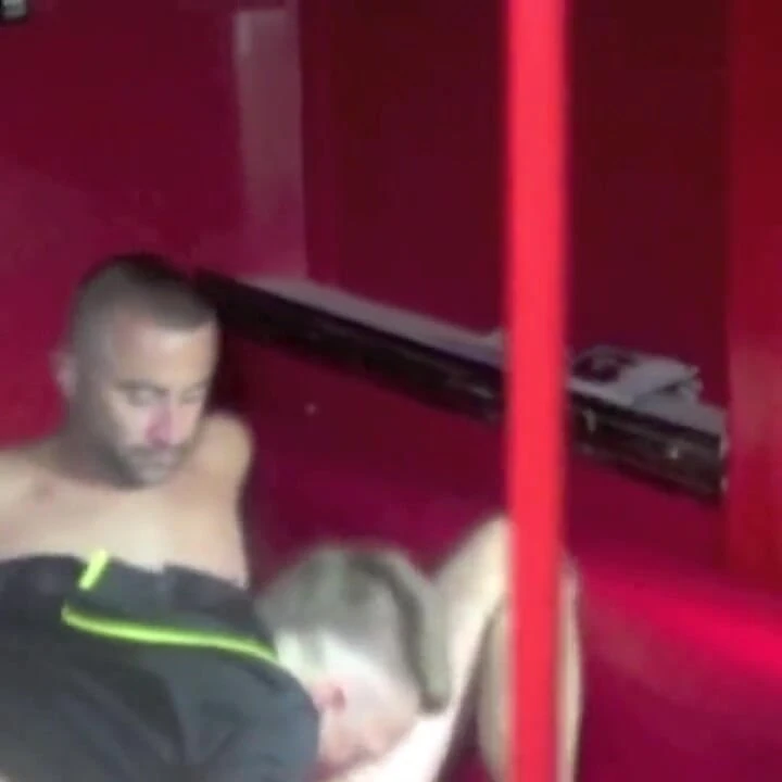 Porno yıldızı Romantik ve arkadaşlarının büyük grup seks partisi