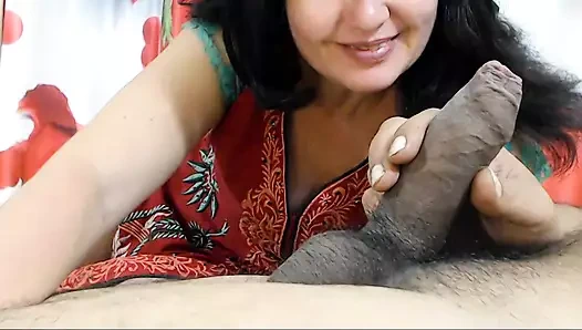 Büyük yarak ustaca mastürbasyon yapıyor