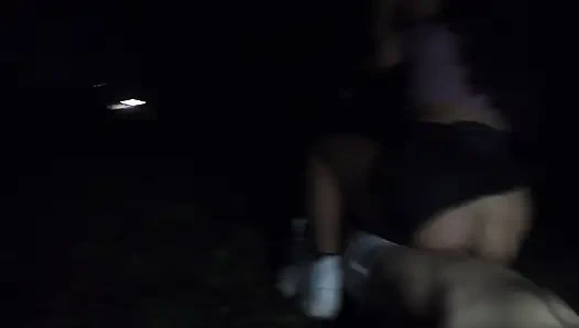 Tombul kız üçlü grup sekste yabancı süte takılıyor