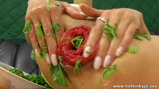 Islak Hotkinkyjo aşırı yeşil yapraklı anal sokma ve sarkma olduğunda kaygan