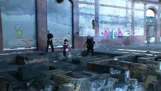 Bağlı Sarışın Yoğun BDSM Üçlü Sekse Boyun Eğiyor