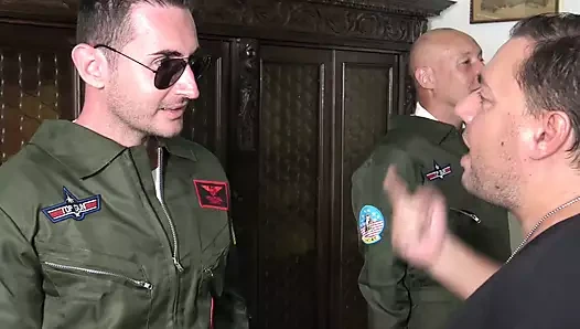 Üst düzey silah xxx orta yaşlı seksi kadın