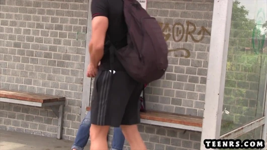 Tekerlekli paten hırsızı derin boğaz ve lanet tarafından polisten kaçar