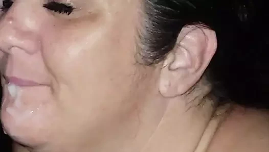 Kocası kaydederken Tiff yabancıdan cum shot alır