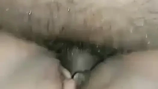 Hintli çift amcığını sperm yüküyle dolduruyor
