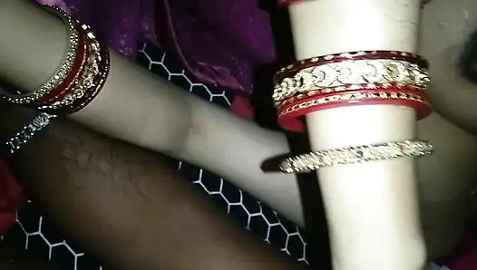 Üvey erkek kardeş ve üvey kız kardeş birlikte porno izliyor