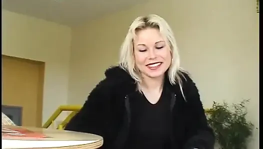 Orta yaşlı seksi kadın azgın amcık için şişe