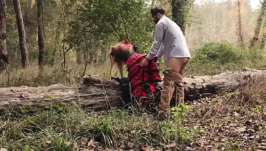 Polka Dot Etekli Hatun Ormanda Sert Sikiliyor