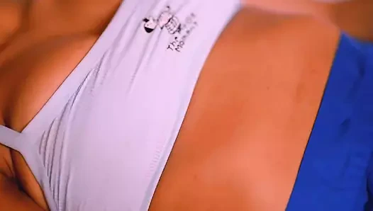 Ebeveynleri şehrin dışında bir konferanstayken yılların komşusı ve komşu odasında seks yapıyor