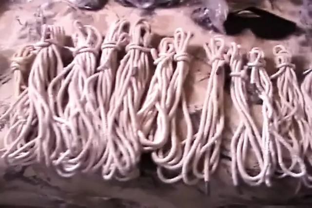 Azgın orta yaşlı seksi kadın cezalandırılmak istiyor