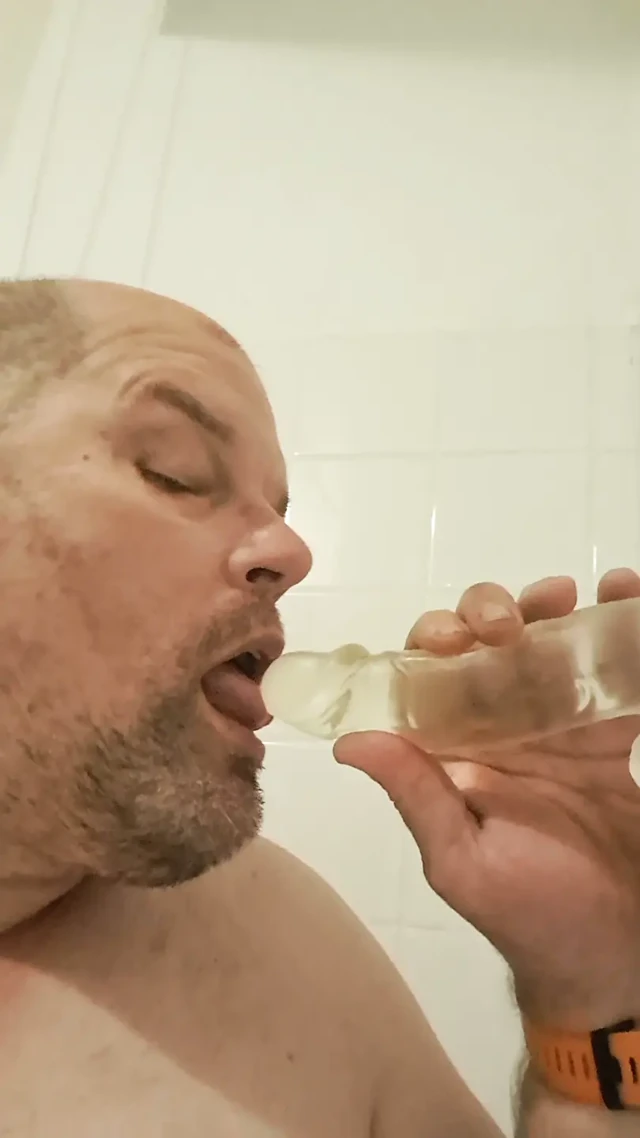 Küvette dildo emmek