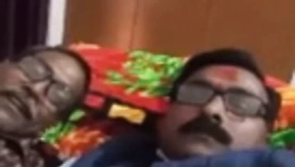 Grupta iki adam keyfini çıkarın