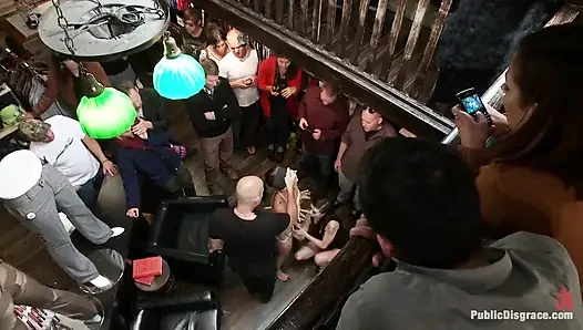 Mükemmel vücut, güzel yüz - ilk kez halka açık seks ve bdsm