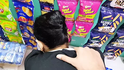 Bakkal kız arkadaş erkek arkadaşıyla sikişiyor - hızlı seks