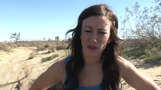 Epik güzel esmer sürtük neredeyse sikiliyor