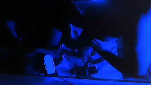 Hintli ateşli çift sikişiyor