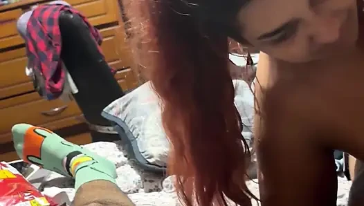 Batı Hintli derin gırtlak trini yutuyor cim