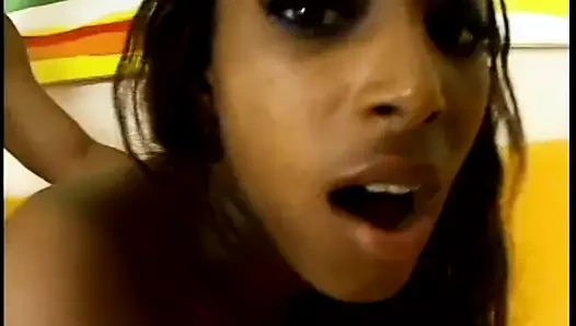 Muhteşem siyah kız damızlık horoz üzerinde kayar sonra yüz alır