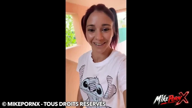 Bu küçük okul kızı dev biri tarafından sevişiyor