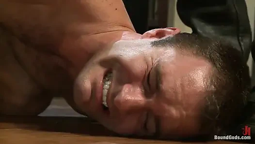 Deri üvey baba esaret evi çağrısı yapıyor