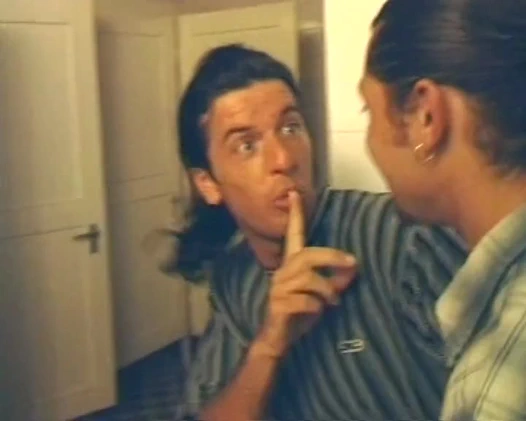 Minyon Alman orta yaşlı seksi kadın açık havada sikiliyor ve yüzüne boşalma