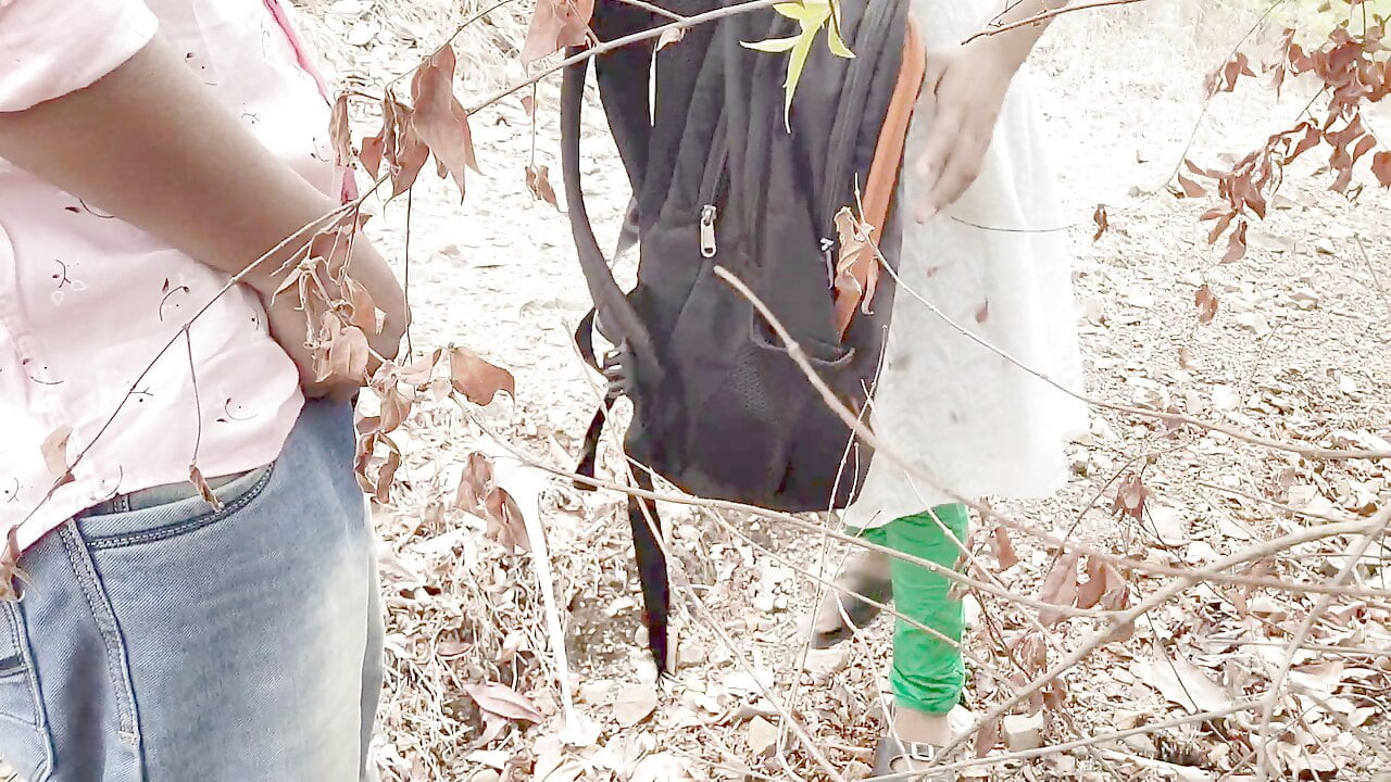 Rand ko jangal me jakar usaki ki chut fad di