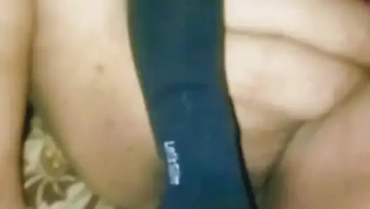 Bhabhi ne aaj apni chut me silicone or vibration dildo dal ke chut ka pani nikal diya