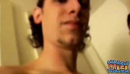 Düz adamlar musluklarını okşayarak ve boşalmaya hazırlanın