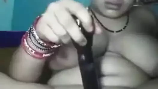 Odia ladi kedi meşale ışığı takın