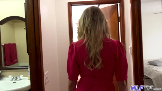 Orta yaşlı seksi kadın Brandi Love röportajdan sonra dölleniyor