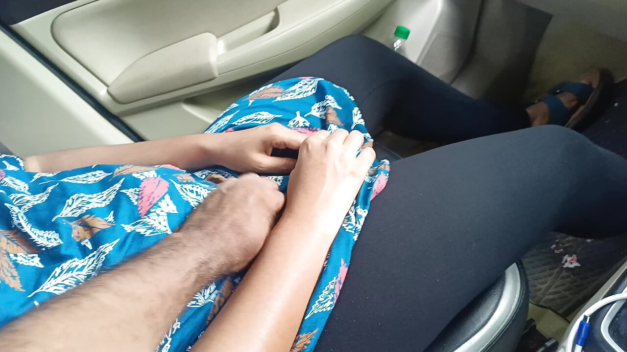 office manager enjoying hot Romance with married colleague inside car part 1