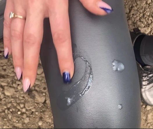 Arabada riskli halka açık sakso - deri pantolonuma boşal ve deli gömleği