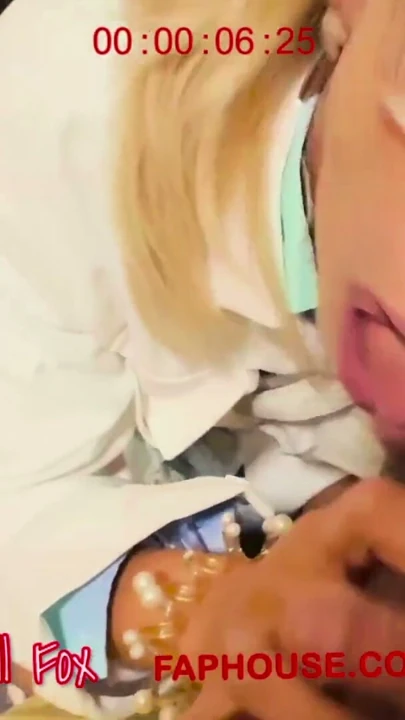 Tuvalette Seks. Fransız Sarışın MILF Axell. Fetiş Oral. Derin Boğaz. Kıç Yalama. Gerçek Canlı Video. | Bölüm 1