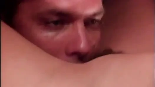 Beatiful genç redhair üvey babasına onu sikmesi için 15 dakika veriyor